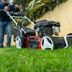 Tondeuse à Gazon Essence 165cc 6cv, Démarrage électrique 4 Temps Automotrice, Lame Acier Double Tranchant 460mm 18", Hauteur De Coupe Réglable Et Panier D'une Capacité De 55L - Greencut GLM770XE -Tondeuse Et Accessoires Boutique 28885723 4