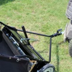 WILTEC Balai Ramasseur Balayeuse Tondeuse Autoportée Largeur De 95 Cm Et Roues En Caoutchouc 254x44,5mm 10 WILTEC Balai Ramasseur Balayeuse Tondeuse Autoportée Largeur De 95 Cm Et Roues En Caoutchouc 254x44,5mm -Tondeuse Et Accessoires Boutique 4254666 4